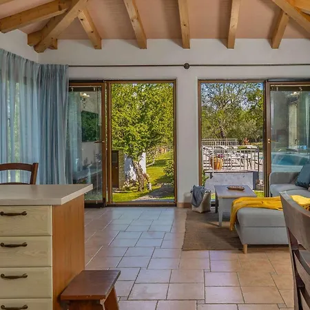 Isotta Holiday home Nedescina