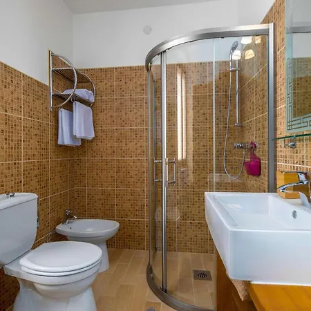 Holiday home Isotta Nedescina